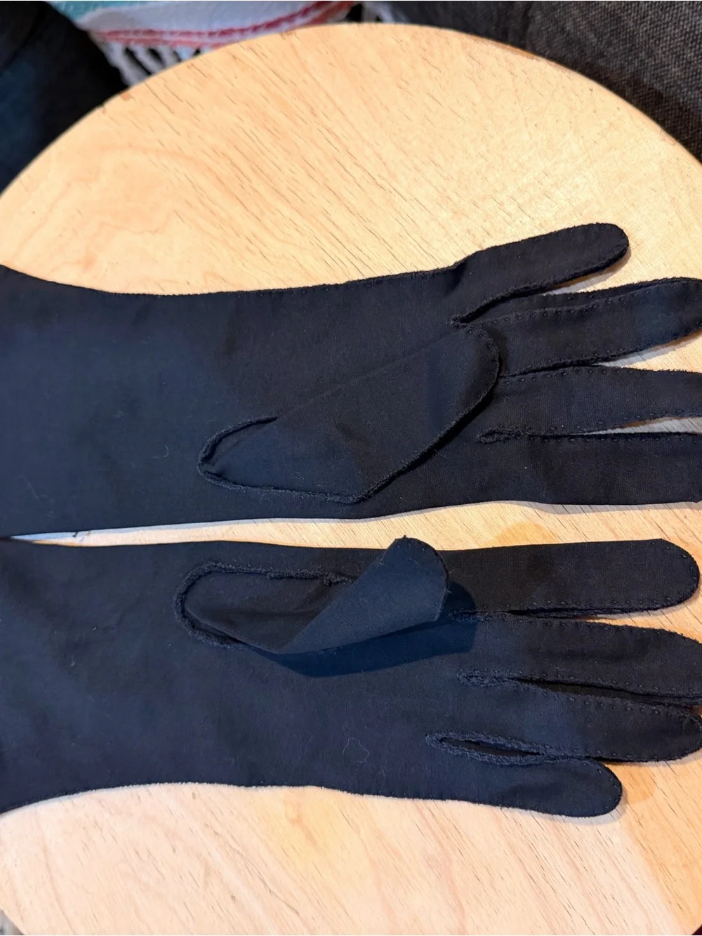 Women’s Beautiful 😍 Black Beaded Women's Evening Gloves in excellent condition